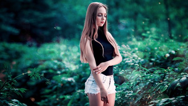 Elina karimova woods fashion portrait free wallpaper for desktop - medium preview image
