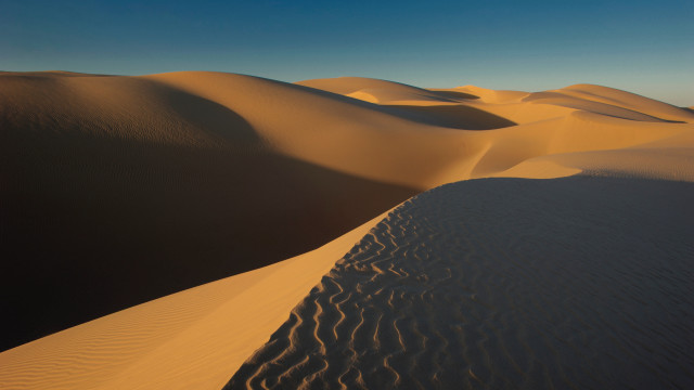 Desert sand dunes blue sky #4 free wallpaper for desktop - medium preview image