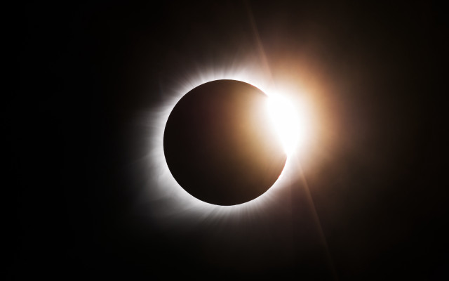Solar eclipse dark sky bright free wallpaper for desktop - medium preview image
