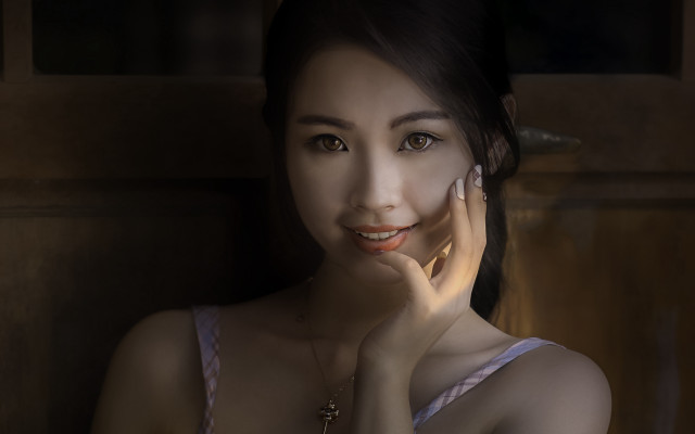 Woman necklace portrait blackhair browneyes free wallpaper for desktop - medium preview image