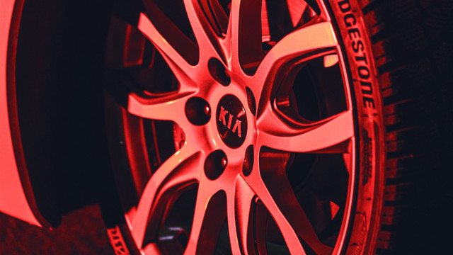 Tire red light kinetic art free wallpaper for desktop - medium preview image
