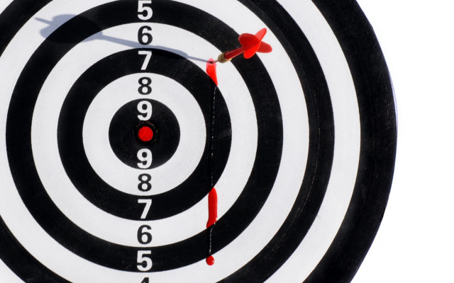 Bullseye white red marker center free wallpaper for desktop - medium preview image