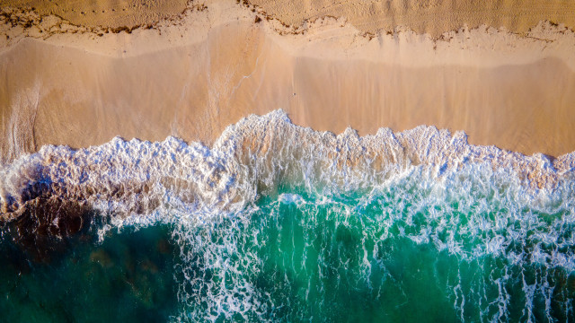 Beach waves sand ocean tilt free wallpaper for desktop - medium preview image