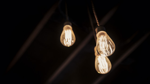 Light bulbs hanging dark illuminated free wallpaper for desktop - medium preview image