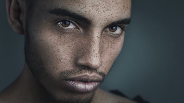 Freckled man serious portrait realistic free wallpaper for desktop - medium preview image