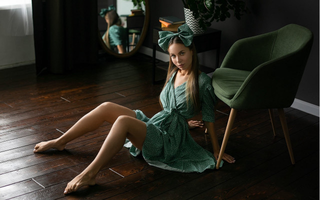 Woman green dress mirror kitsch free wallpaper for desktop - medium preview image