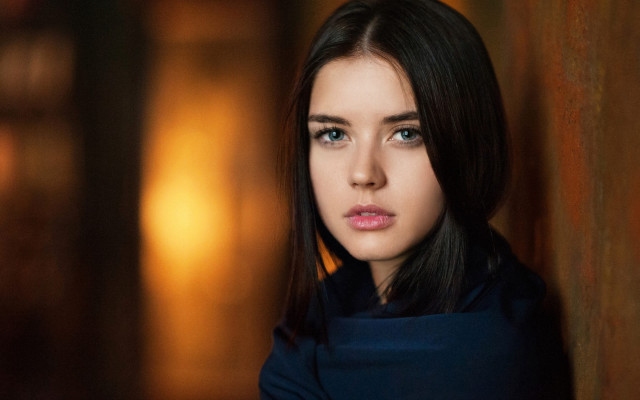 Woman blueeyes blackcoat portrait blurry free wallpaper for desktop - medium preview image