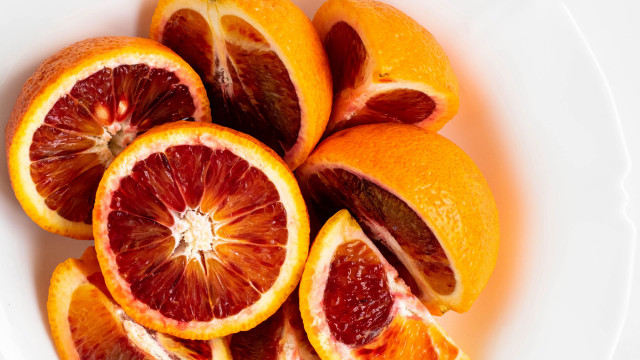 White plate sliced oranges table free wallpaper for desktop - medium preview image