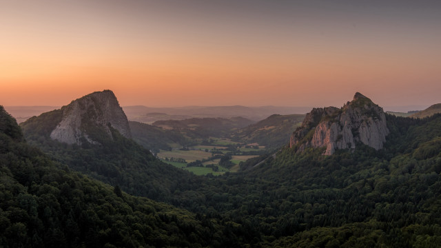 Mountain range sunset valley trees free wallpaper for desktop - medium preview image