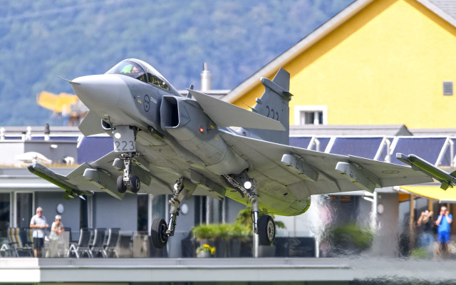 Jet takeoff people yellowbuilding arabesque free wallpaper for desktop - medium preview image