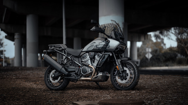 Motorcycle bridge night dosso dossi free wallpaper for desktop - medium preview image