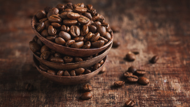 Wooden bowl coffee beans table free wallpaper for desktop - medium preview image