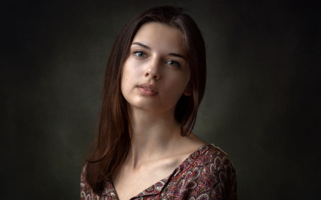 Serious woman portrait dark background free wallpaper for desktop - medium preview image