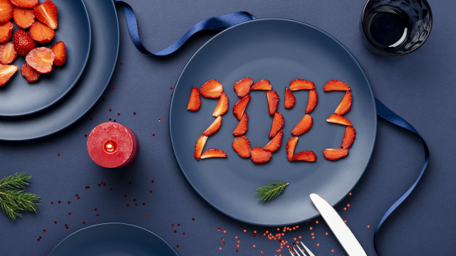 Plate strawberries candle 3d render free wallpaper for desktop - medium preview image