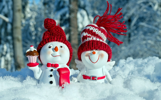 Snowmen cupcake scarf winter blurry free wallpaper for desktop - medium preview image
