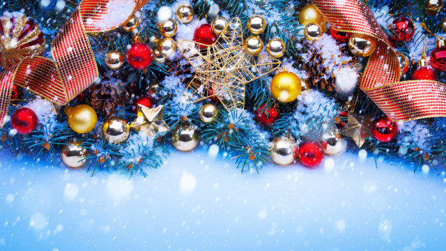 Christmas tree ornaments snow falling free wallpaper for desktop - medium preview image