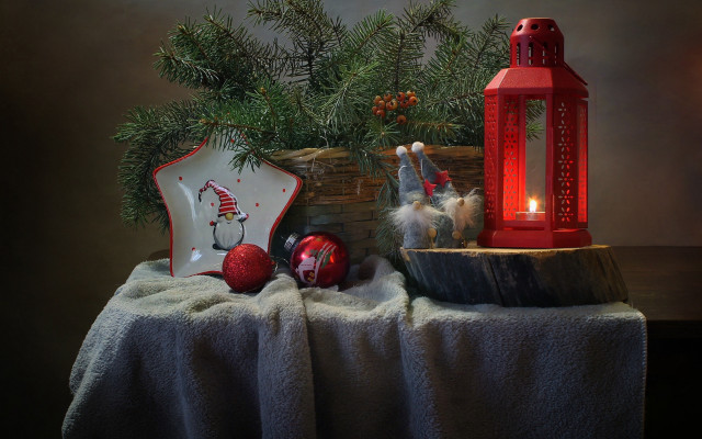 Red lantern white plate christmas free wallpaper for desktop - medium preview image