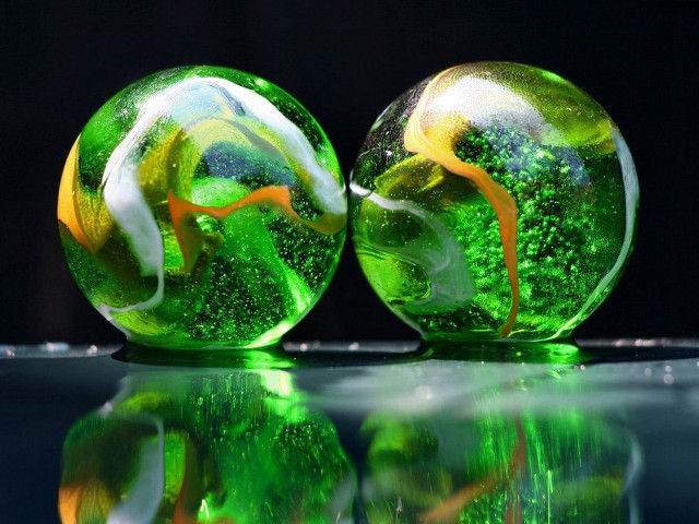 Green glass balls reflection tabletop free wallpaper for desktop - medium preview image
