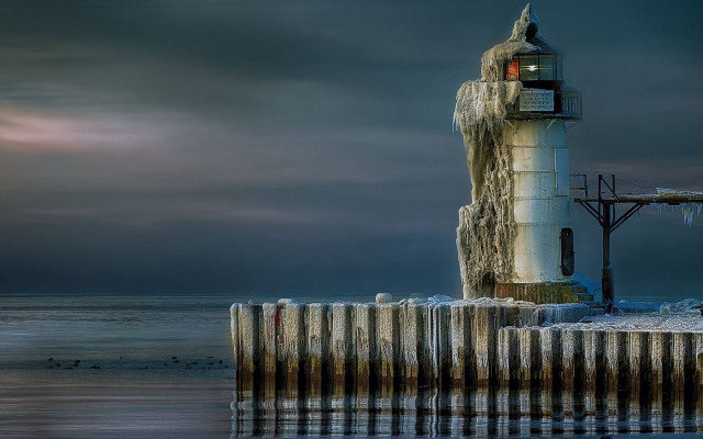 Lighthouse pier cloudy sky bird free wallpaper for desktop - medium preview image