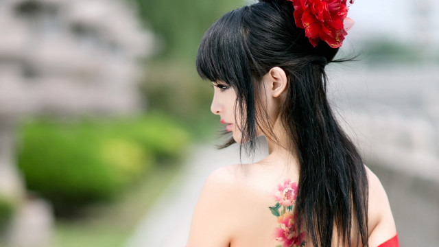 Woman flower hair tattoo bokeh free wallpaper for desktop - medium preview image