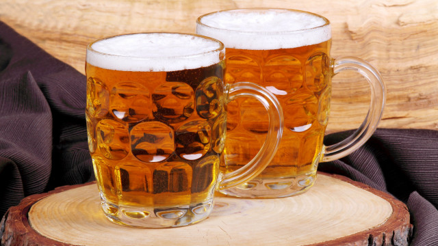 Beer mugs wooden table black free wallpaper for desktop - medium preview image