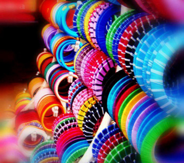 Colorful discs stacked row table free wallpaper for tablet - medium preview image