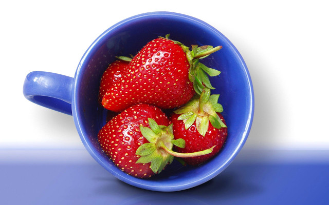 Blue bowl with strawberries on free wallpaper for desktop - medium preview image