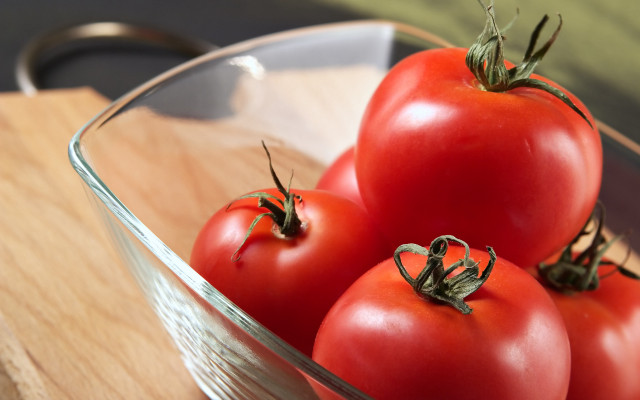Tomatoes bowl wooden table spoon free wallpaper for desktop - medium preview image