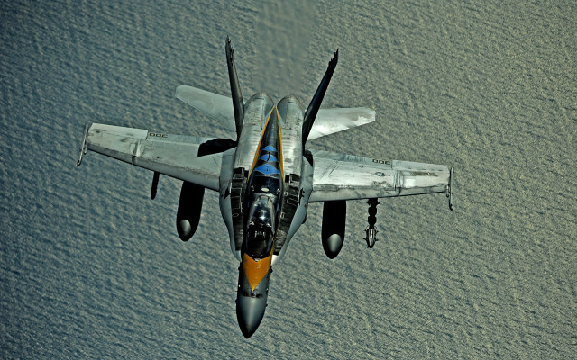 Fighterjet landinggear overwater arabesque jigsaw free wallpaper for desktop - medium preview image