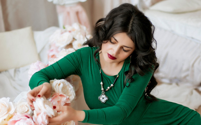 Green dress flower bouquet photorealistic free wallpaper for desktop - medium preview image