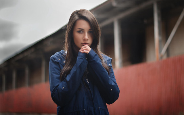 Woman building face blurry portrait free wallpaper for desktop - medium preview image