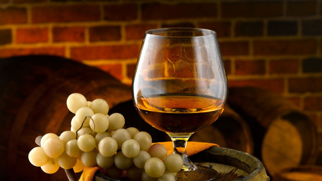 Wine glass grapes barrel wine free wallpaper for desktop - medium preview image