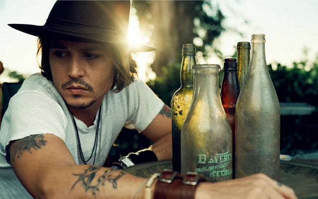 Man hat beard beer table free wallpaper for desktop - medium preview image