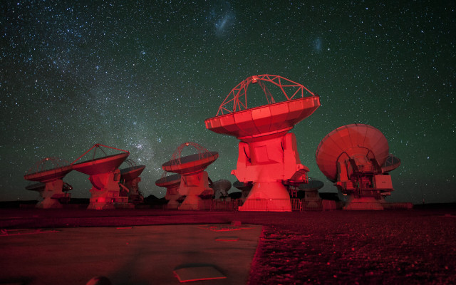 Radio telescopes night sky stars free wallpaper for desktop - medium preview image