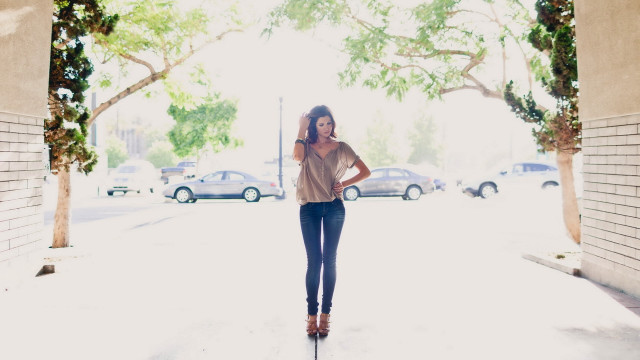 Aramenta vail street phone tilt free wallpaper for desktop - medium preview image