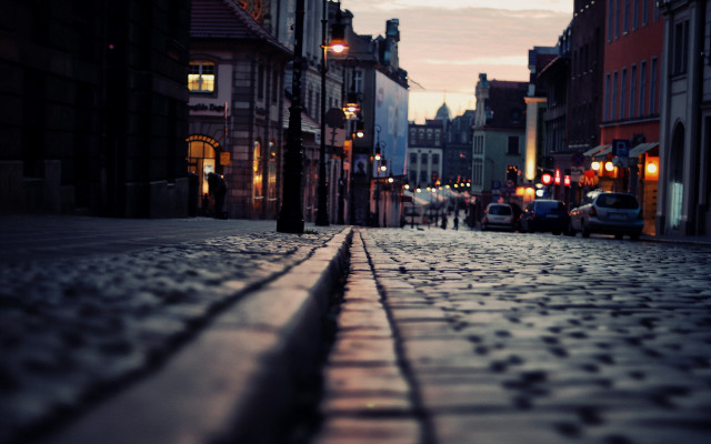 Dusk cobblestone street bridge cityscape free wallpaper for desktop - medium preview image
