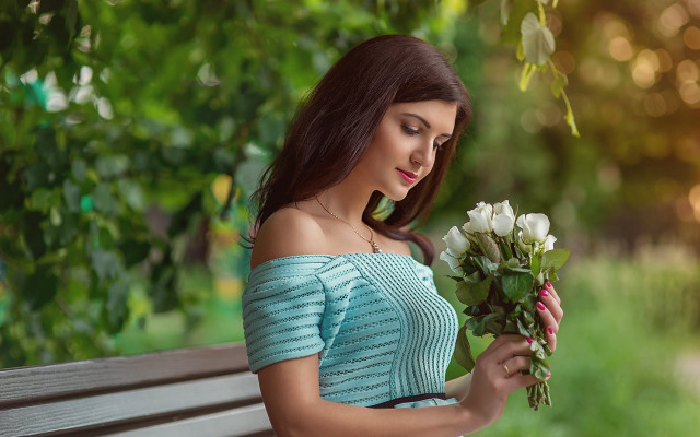 Woman bouquet park portrait romantic free wallpaper for desktop - medium preview image