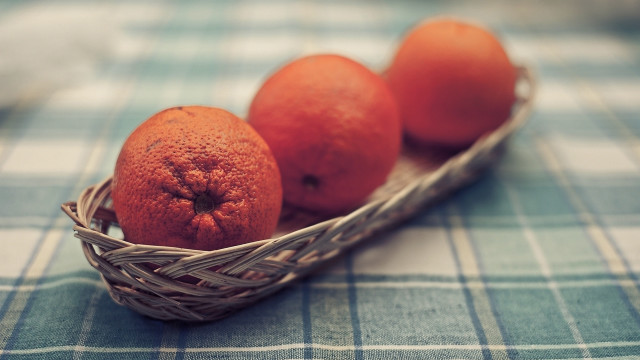 Three oranges basket checkered tablecloth #2 free wallpaper for desktop - medium preview image