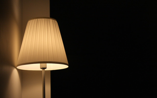 Lamp lit minimalist raytraced studio free wallpaper for desktop - medium preview image