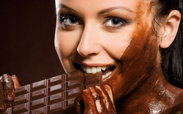 Chocolate face woman decadent transgressive free wallpaper for desktop - medium preview image
