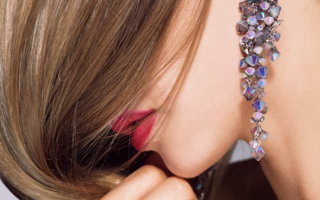 Woman necklace redlip redring hyperrealism free wallpaper for desktop - medium preview image