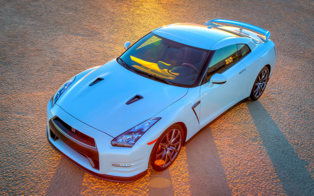 White sports car sunset pearlescent free wallpaper for desktop - medium preview image