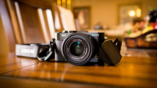 Camera table tiltshift blurry bokeh free wallpaper for desktop - medium preview image