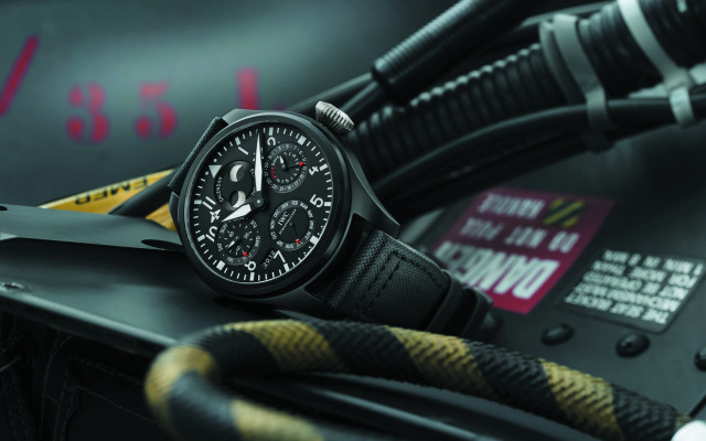 Watch black table cord strap free wallpaper for desktop - medium preview image