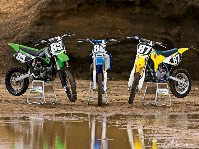 Dirtbikes dirtfield rockwall reflection tiltshift free wallpaper for desktop - medium preview image
