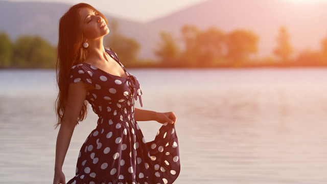 Woman dress lake mountains anamorphic free wallpaper for desktop - medium preview image