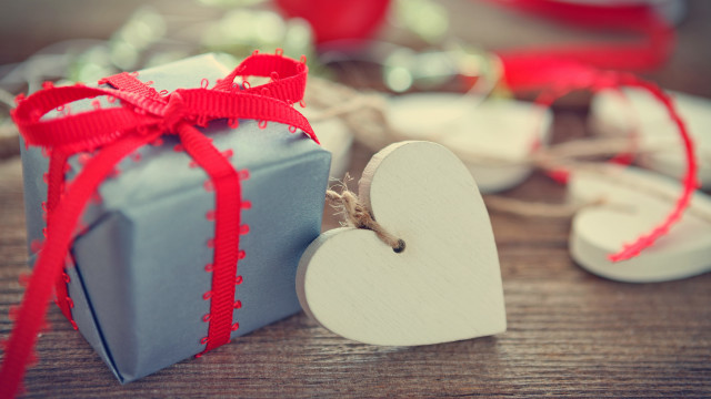 Heart wooden decoration gift red free wallpaper for desktop - medium preview image