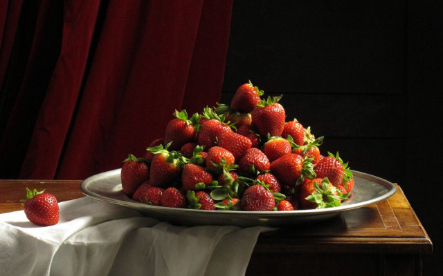 Strawberries table plate berries candles free wallpaper for desktop - medium preview image