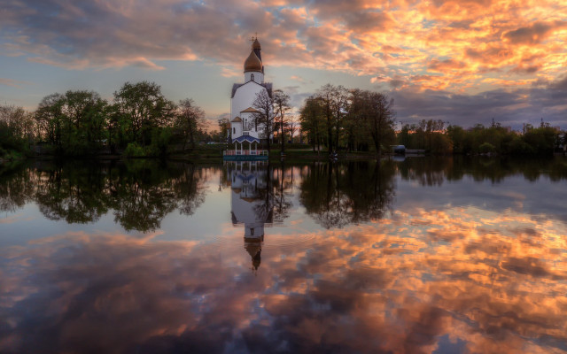 Church tower reflection sunset water free wallpaper for desktop - medium preview image