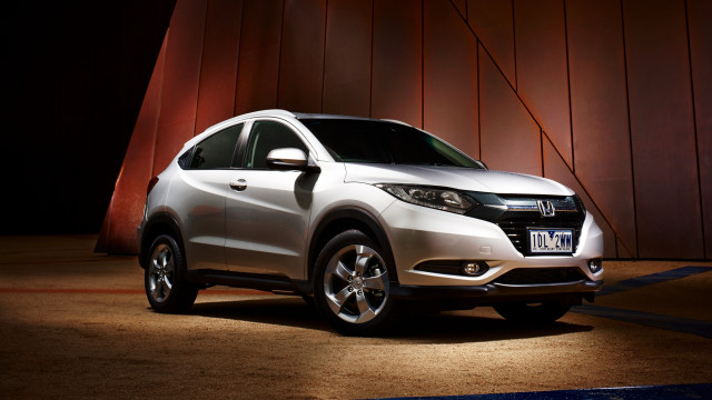 Silver honda crv red wall free wallpaper for desktop - medium preview image